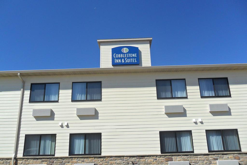 Cobblestone Inn & Suites - ฟอร์ตดอดจ์ ภายนอก รูปภาพ