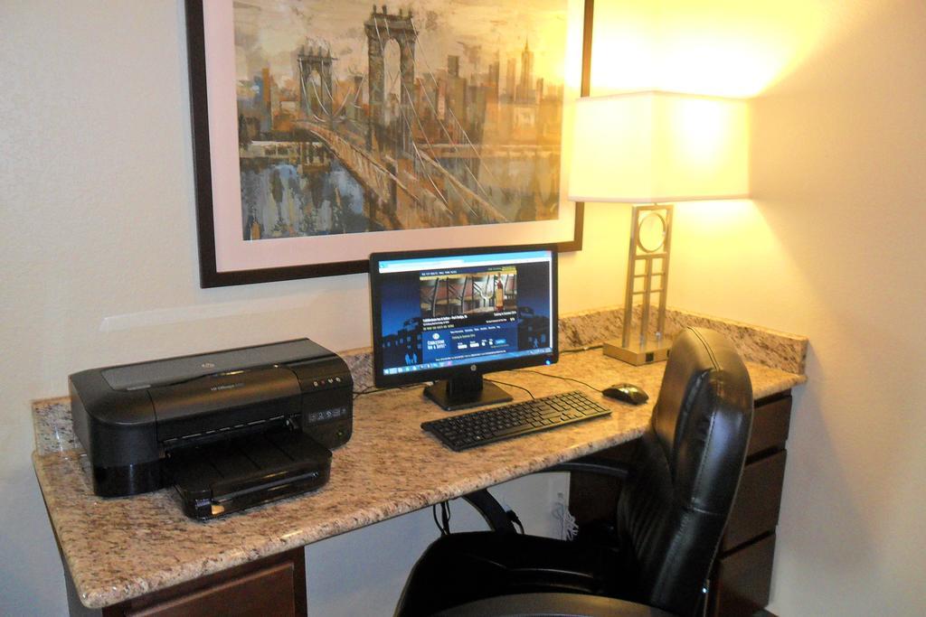 Cobblestone Inn & Suites - ฟอร์ตดอดจ์ ภายนอก รูปภาพ